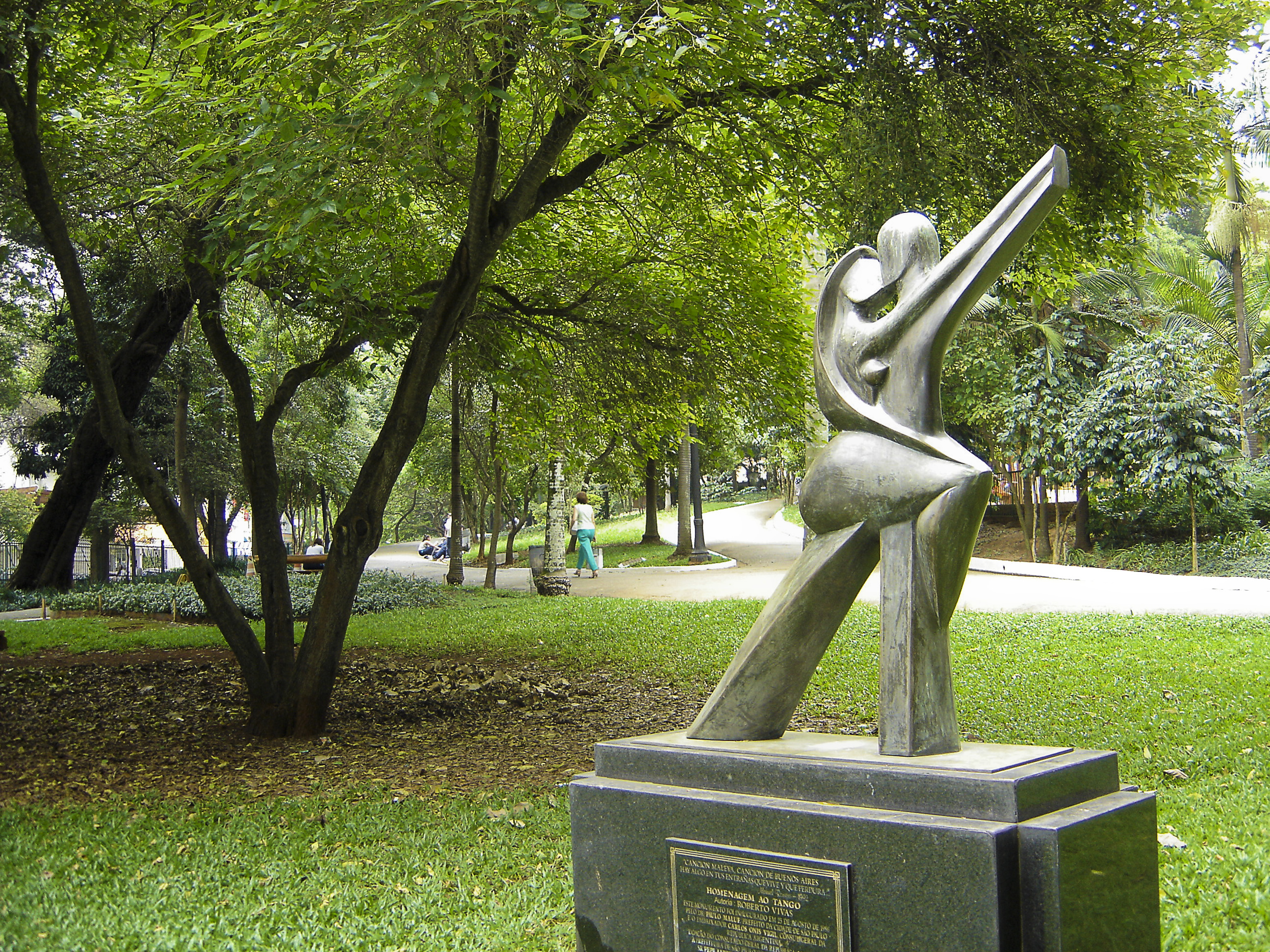 Imagem mostra escultura presente no parque Buenos Aires 